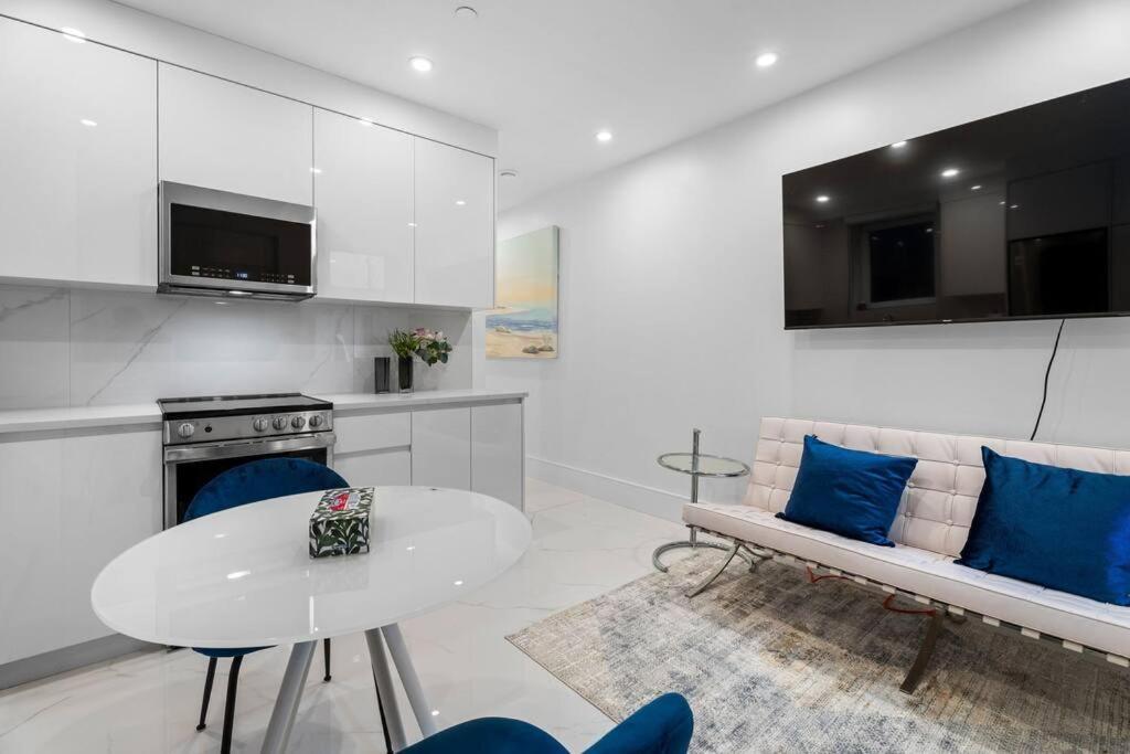 Brand New 2 Bedroom Point Grey Getaway Vancouver Buitenkant foto